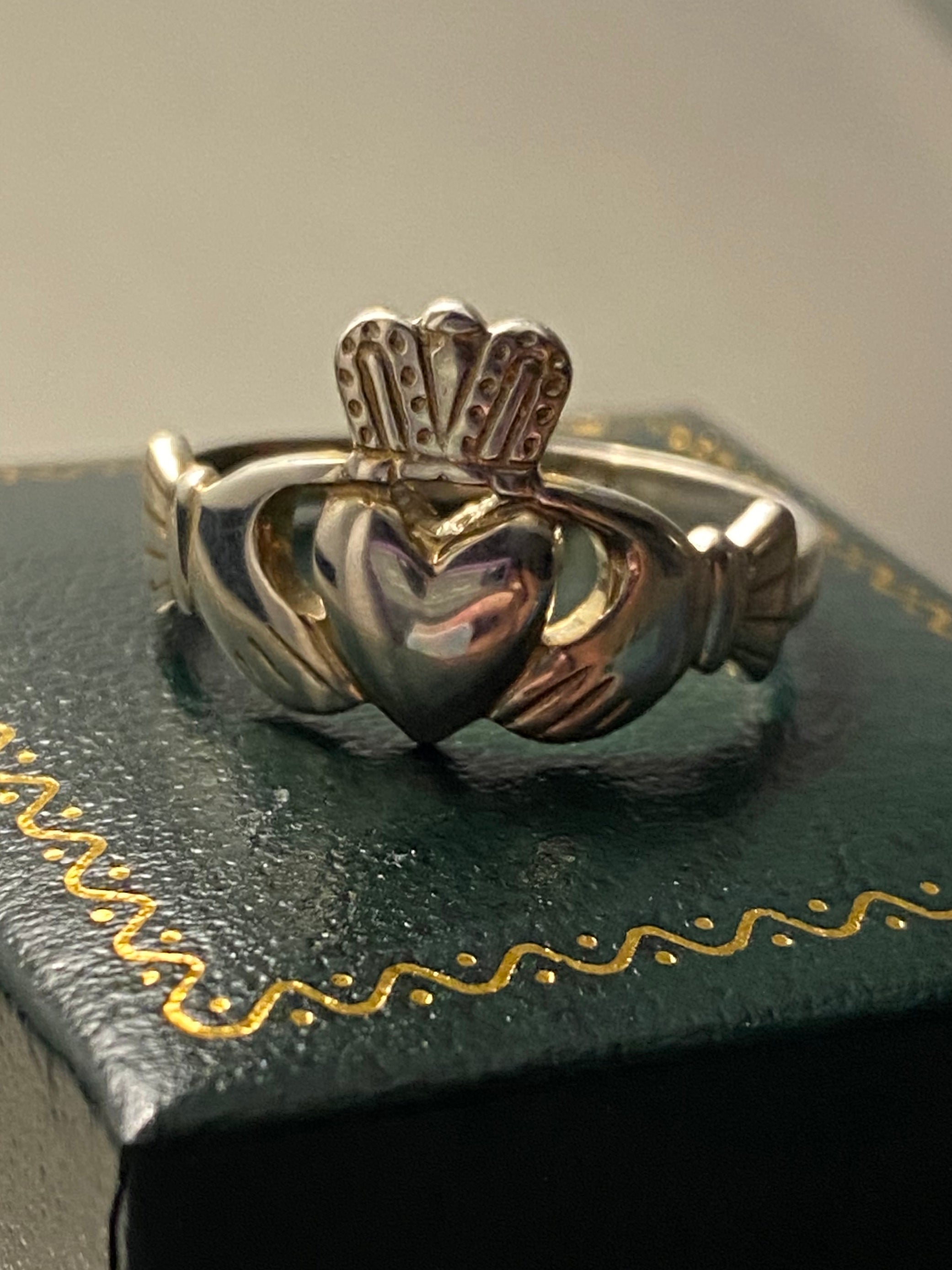 Silver gents claddagh SCL383