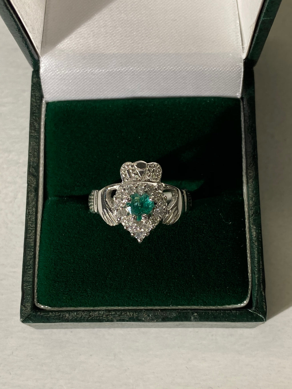 14k white gold with real emerald G362w