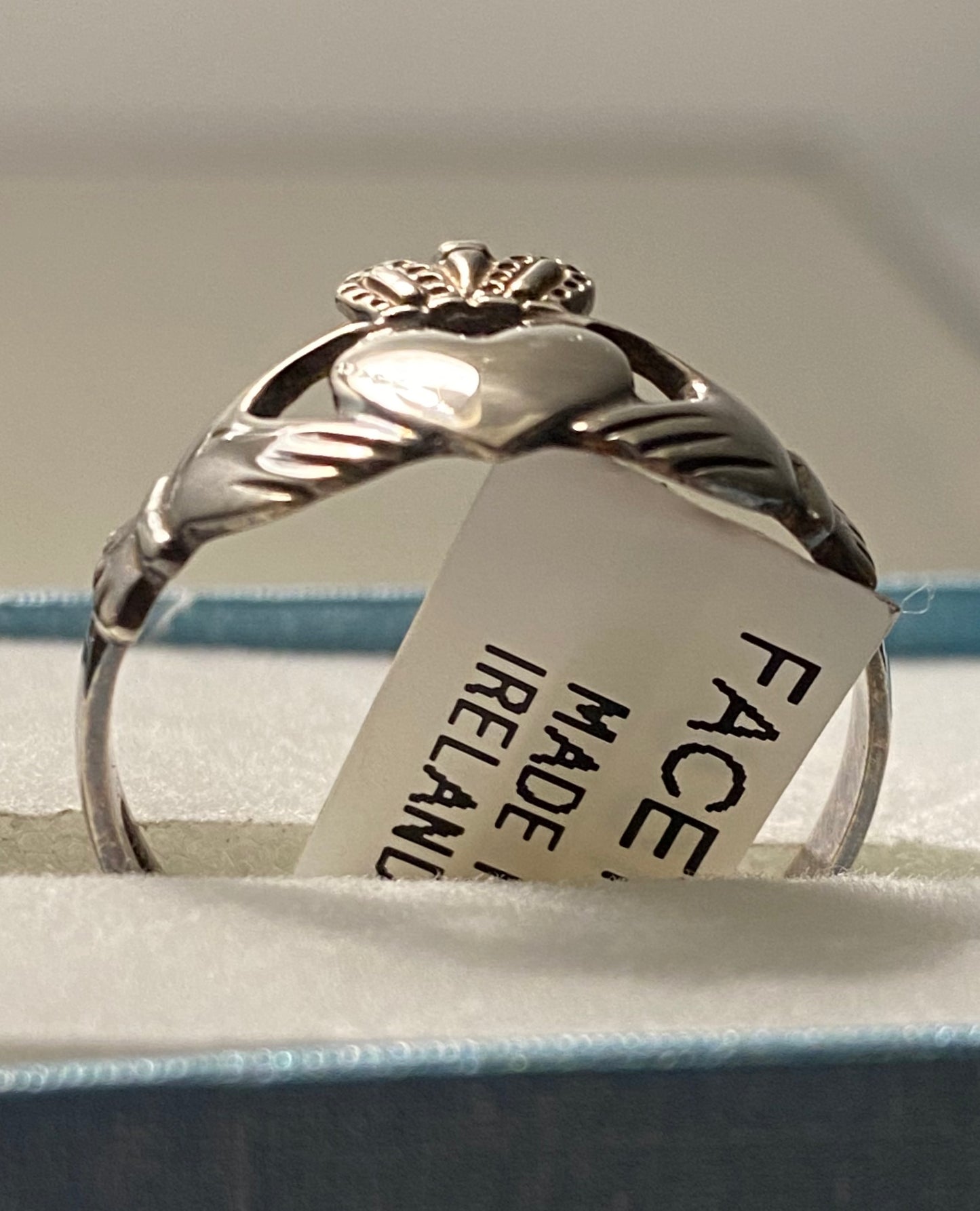 Gents thin silver band claddagh 0222