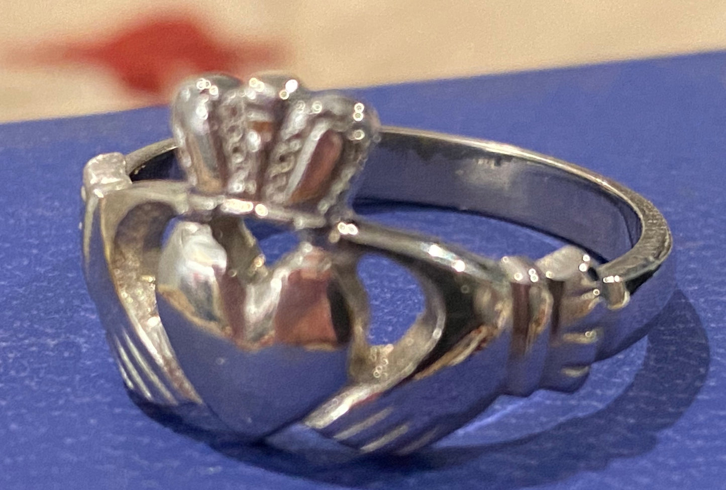 Ogham 10k white gold claddagh size 9.5
