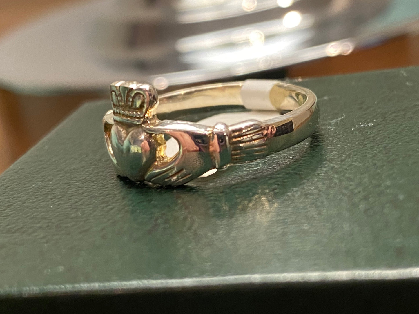 SCL524 silver claddagh heavy ladies