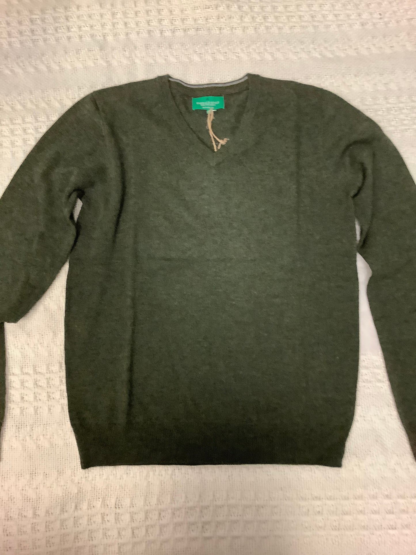 Men’s vneck lambs wool sweater evergreen