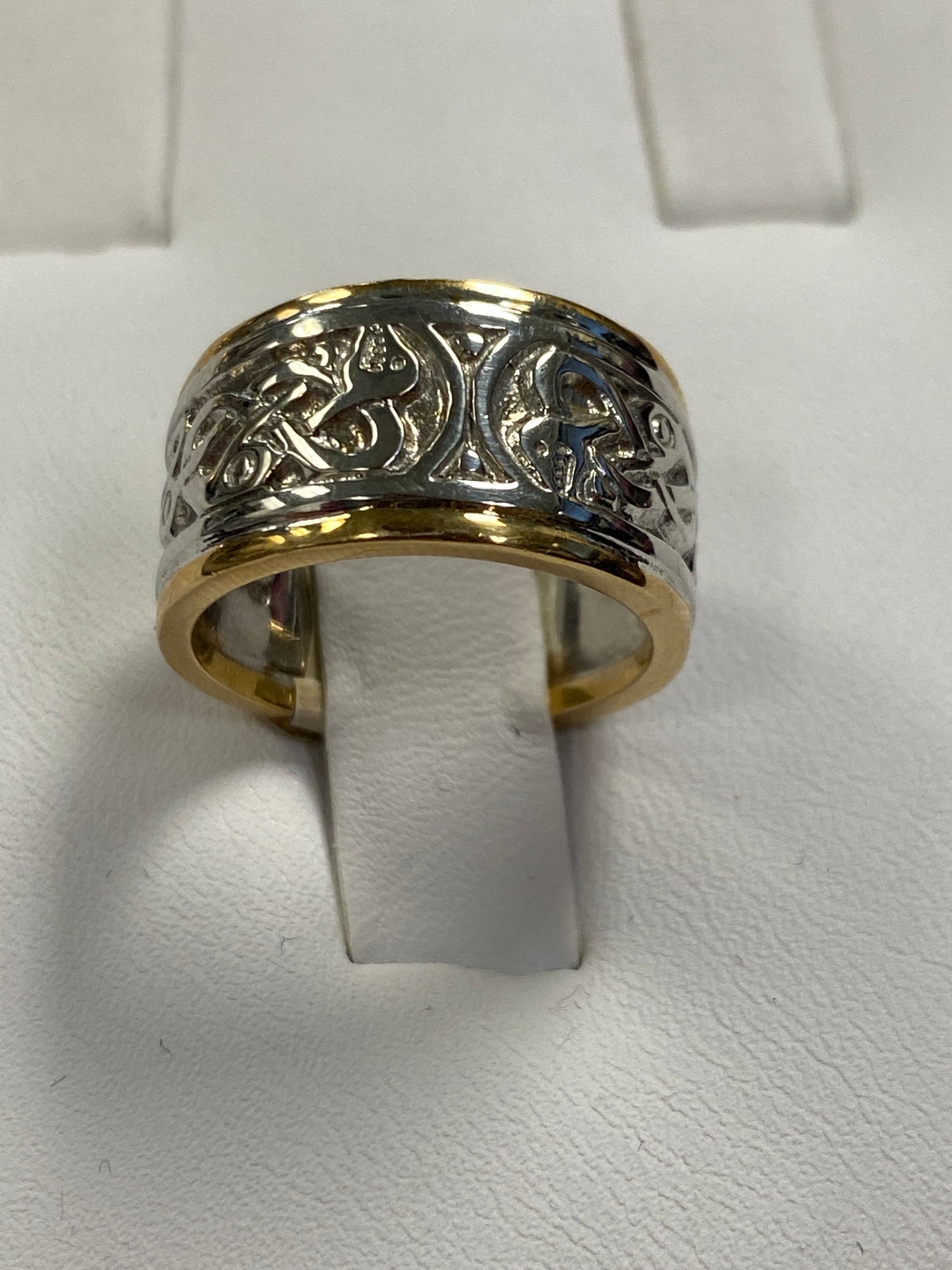 14k two tone Celtic band size 5.5