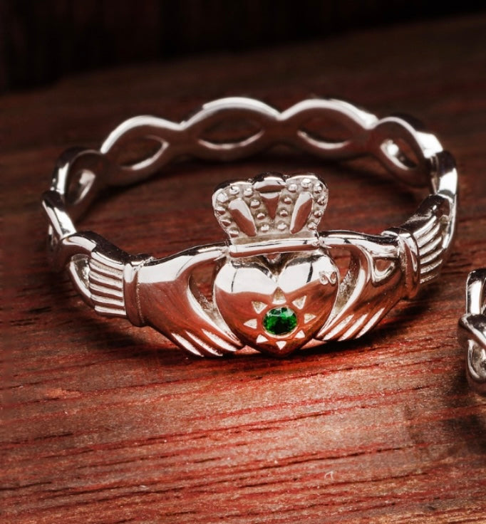 Sterling Silver Claddagh with green cz SL116