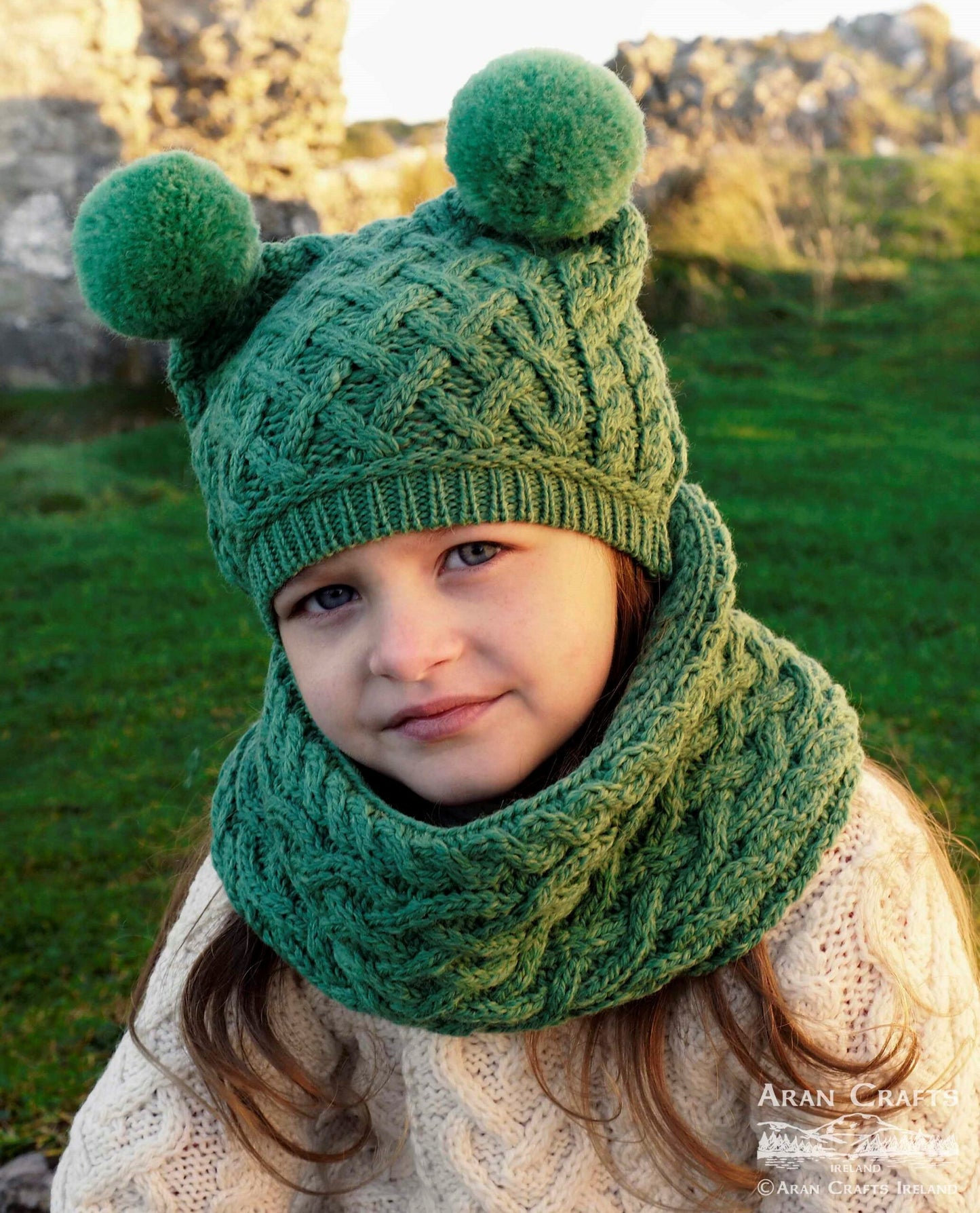 Kids Pom Pom hat and scarf X5264