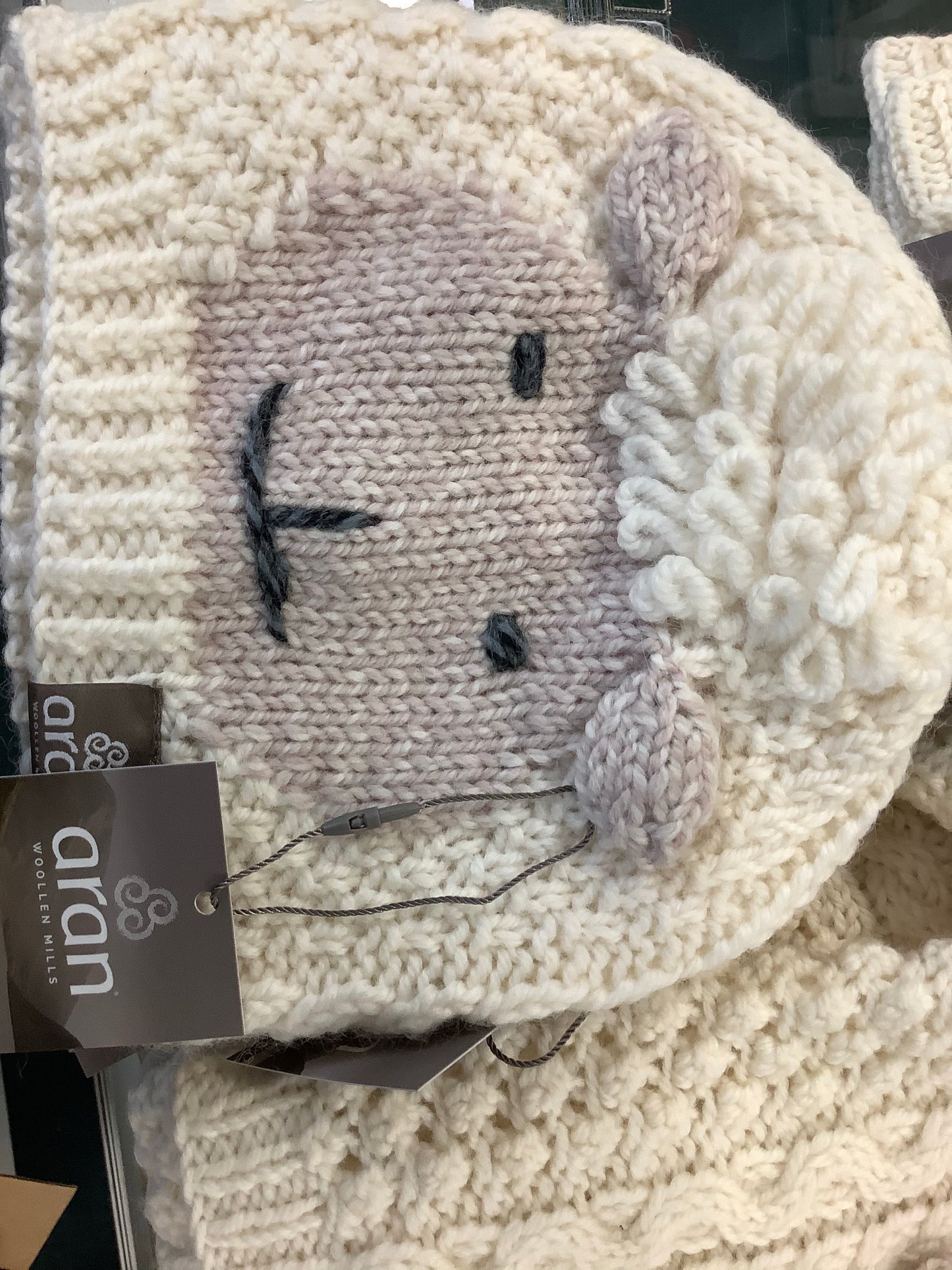 Sheply hat hand knit R780