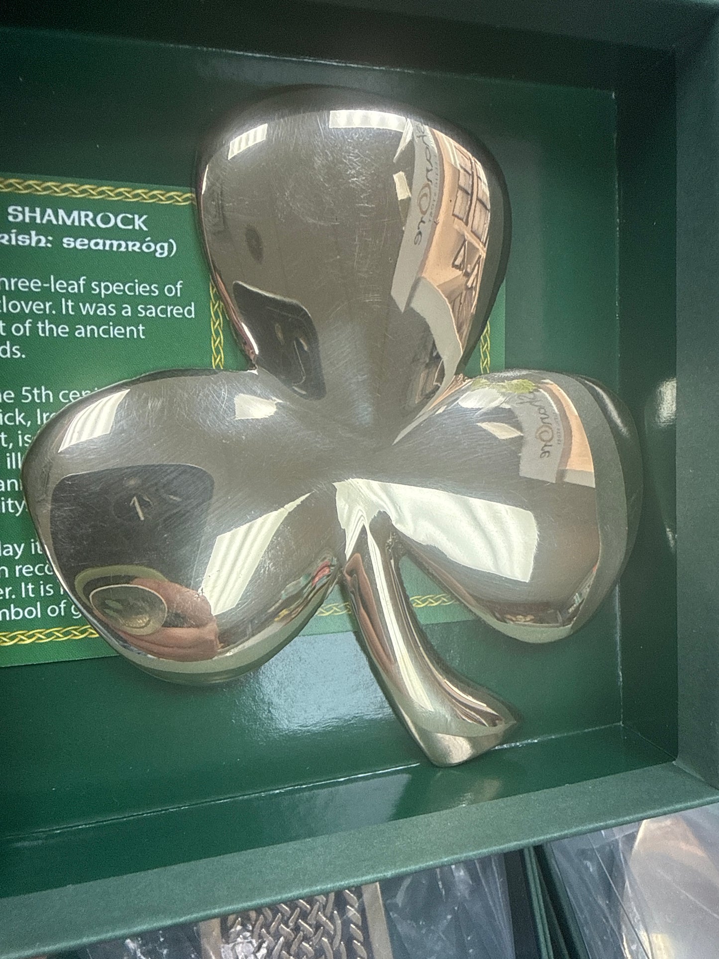 Brass shamrock with blessing on back spw10