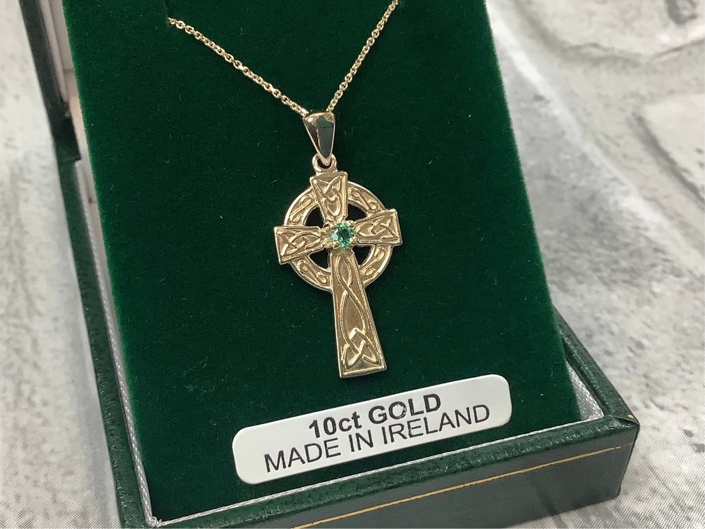 10K Celtic Cross with real emerald MA63