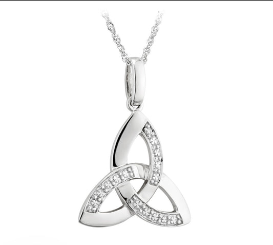 14K WHITE GOLD DIAMOND TRINITY KNOT NECKLACE
Code: S44415