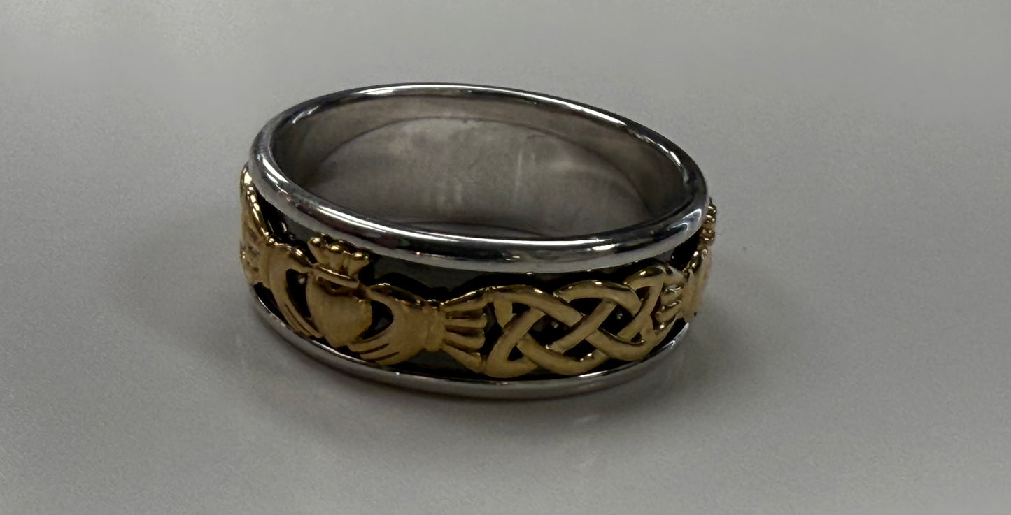 10K Fado two tone Claddagh Celtic Knot Band R124
