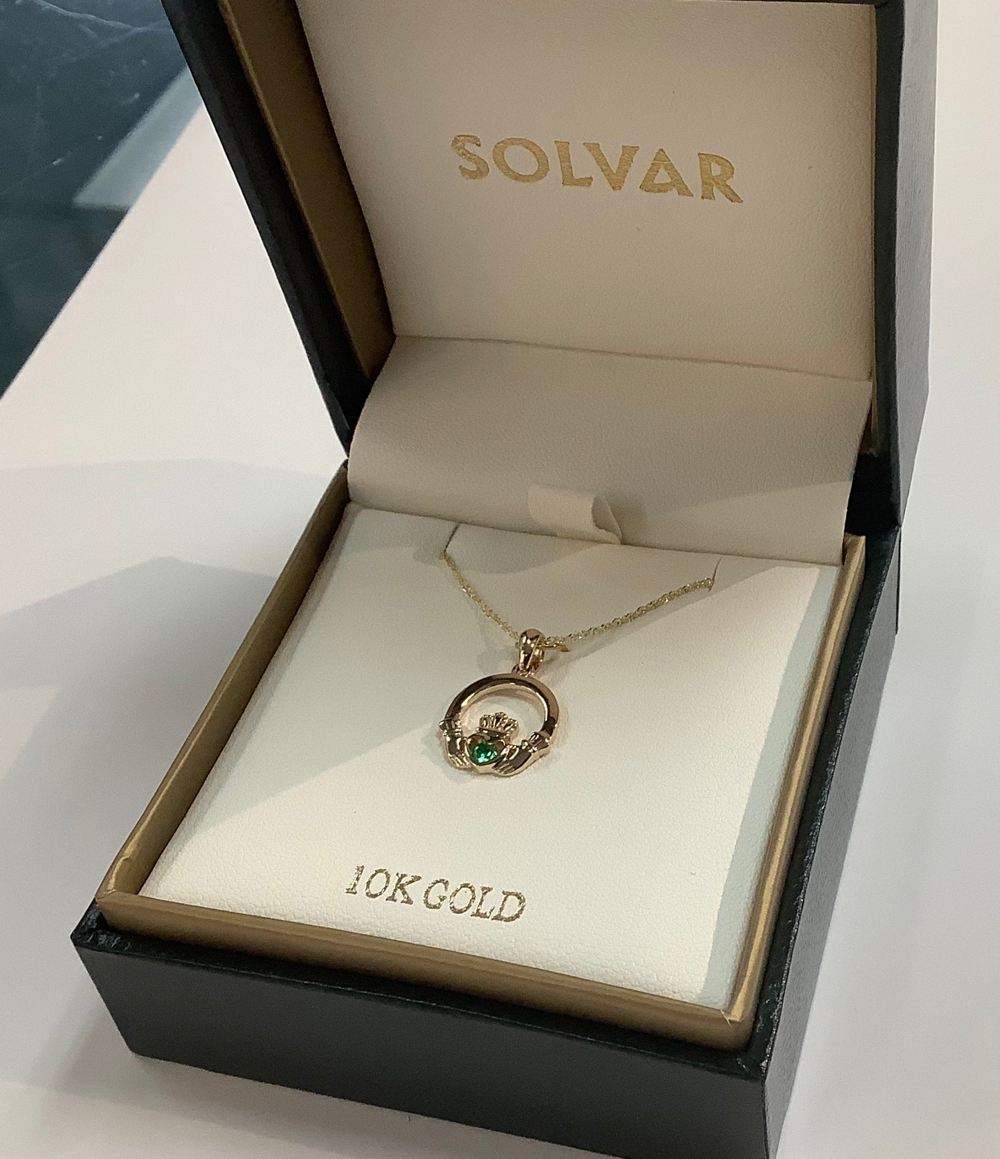 10K Claddagh with Emerald heart S47025