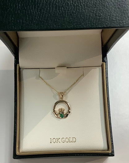 10K Claddagh with Emerald heart S47025