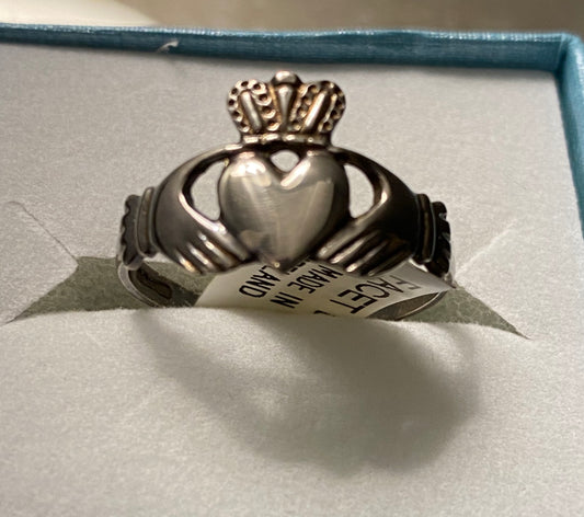 Gents thin silver band claddagh 0222