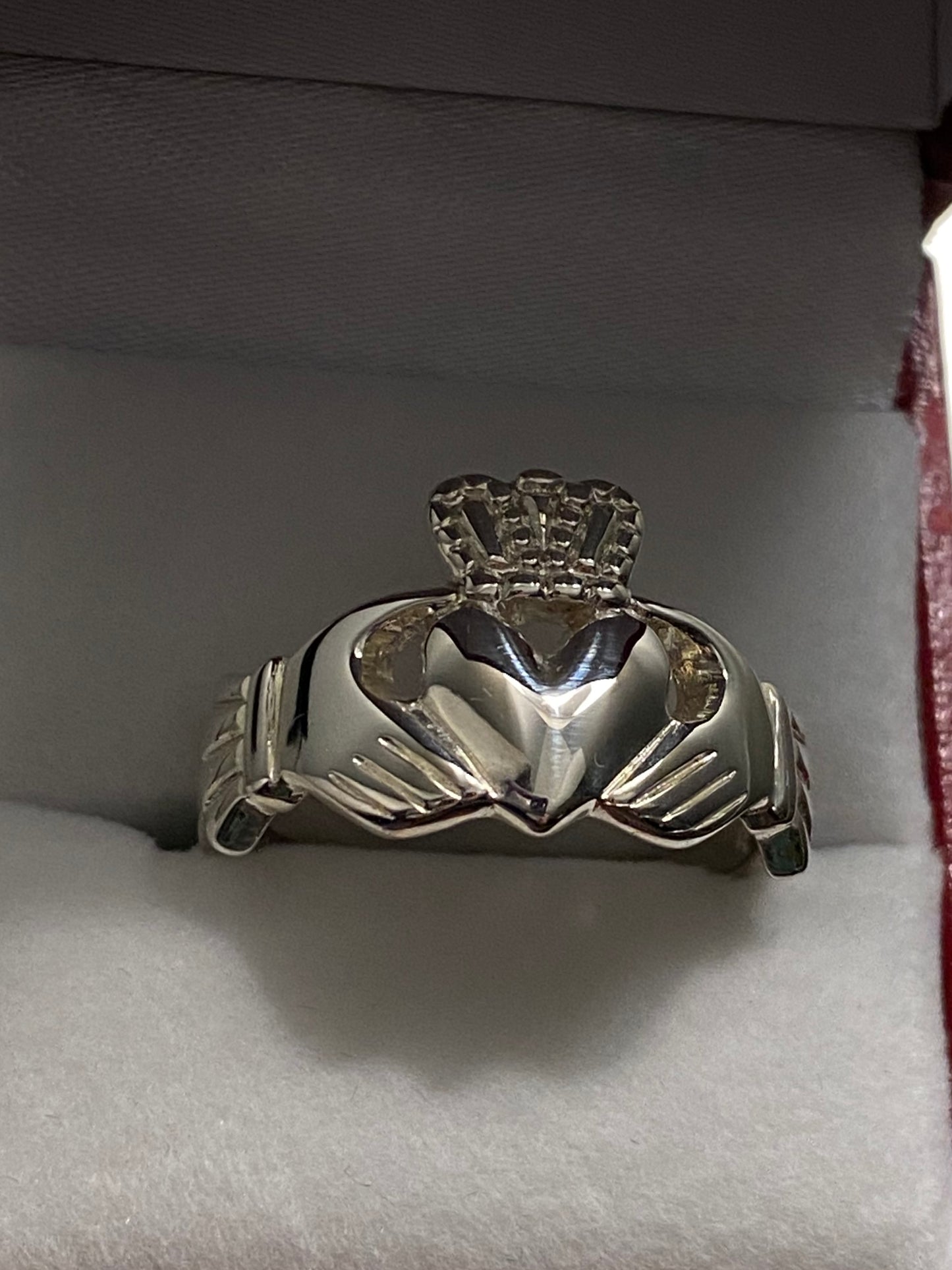 Silver Heavy mans claddagh R330