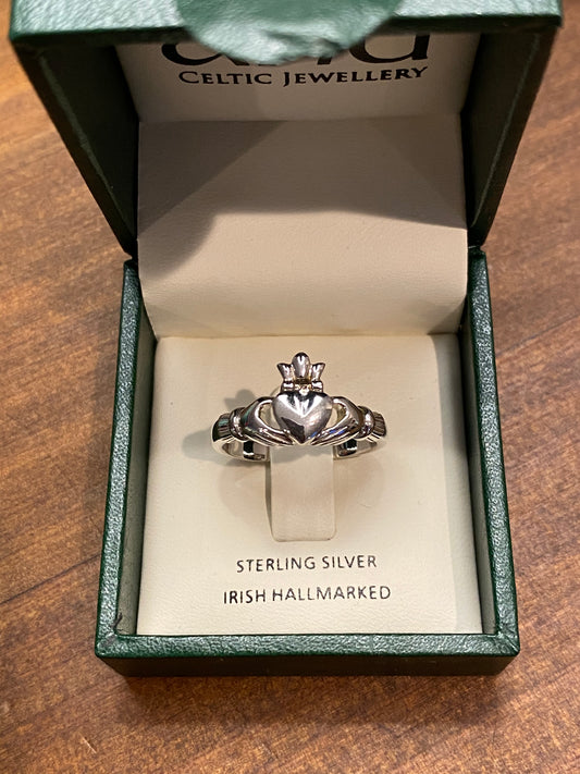 Anu a3000 claddagh with gold heart inside