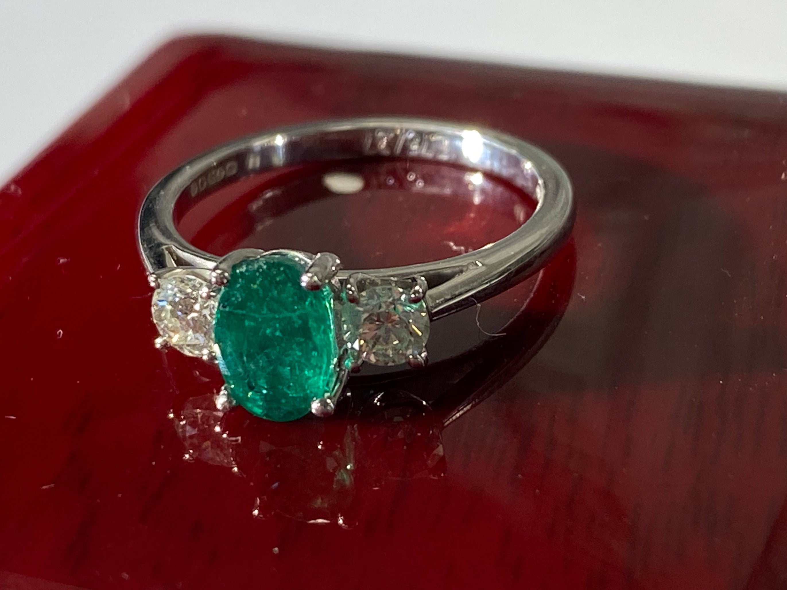 18k real diamond and emerald ring