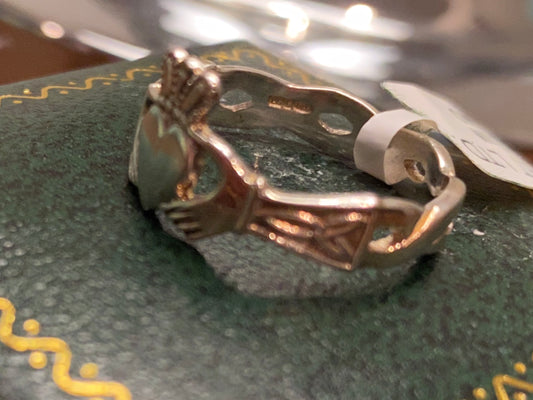 Facet 342R silver claddagh with trinity and braided band