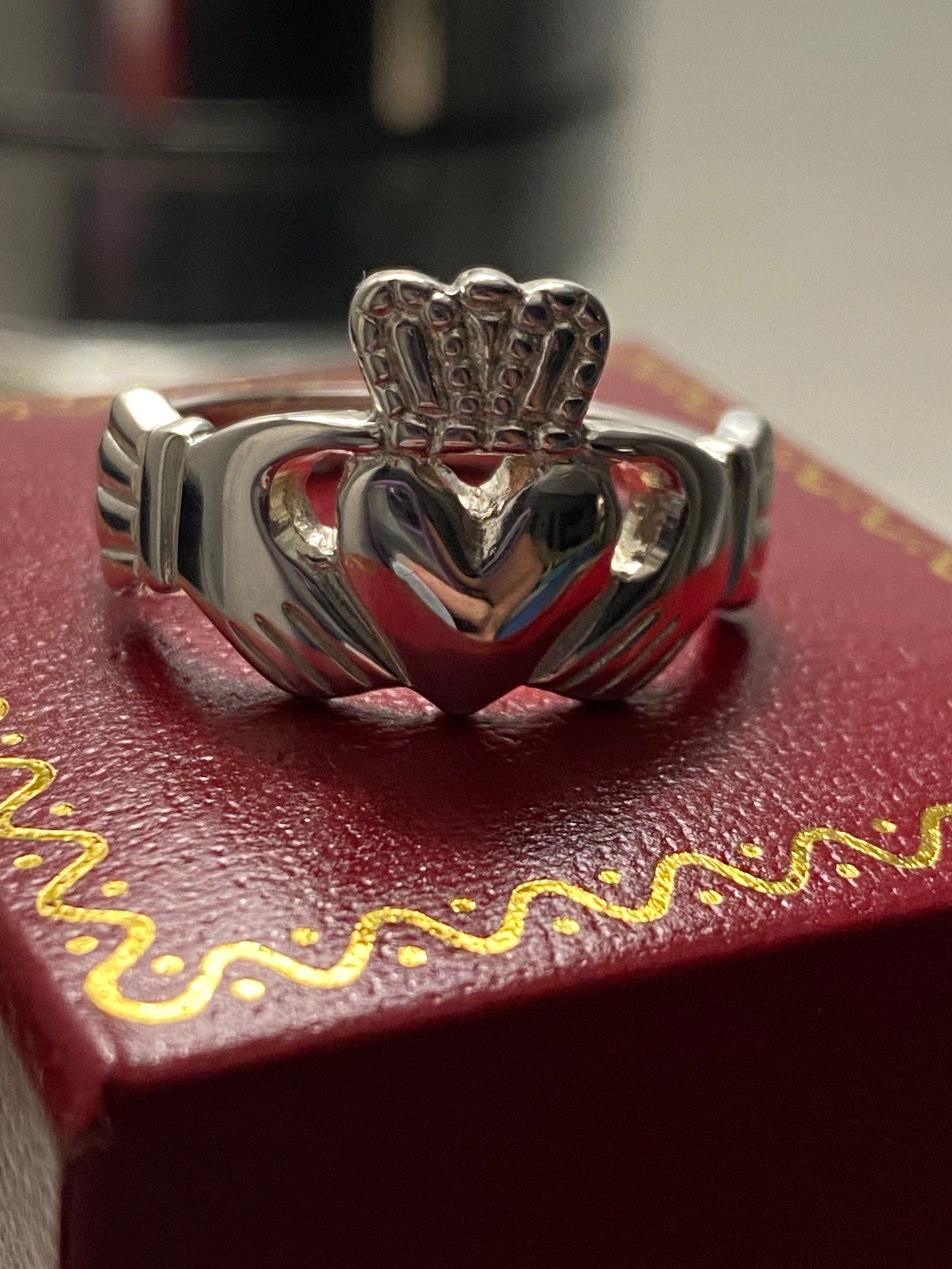 Silver Heavy mans claddagh R330