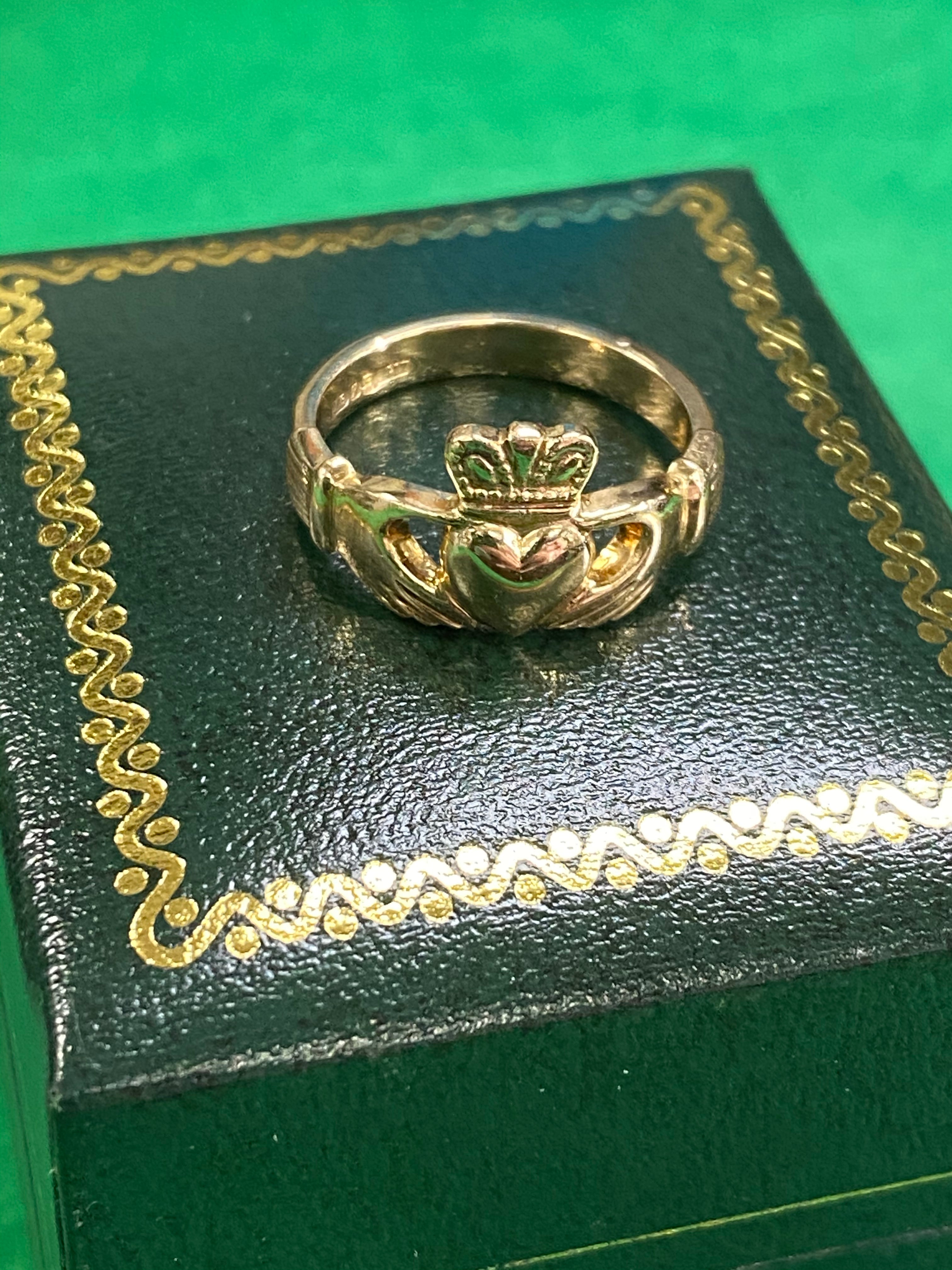 Thick claddagh ring size 6 10k