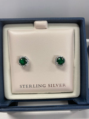 Emerald with stones