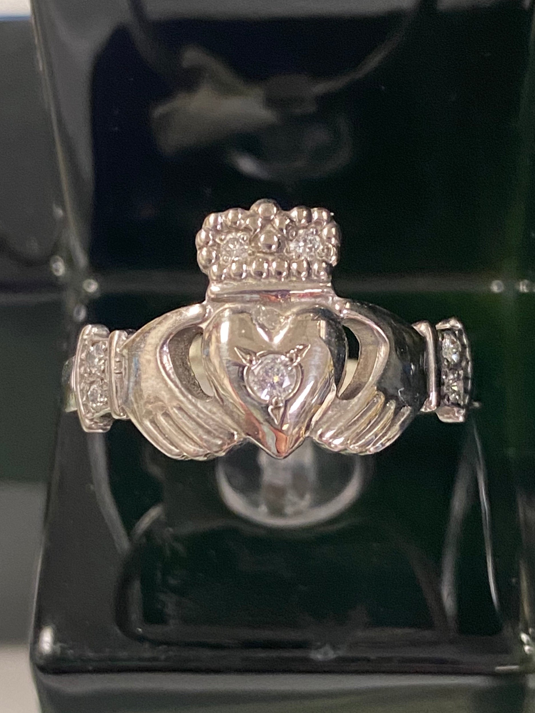 14k mans white gold with diamond claddagh size 11