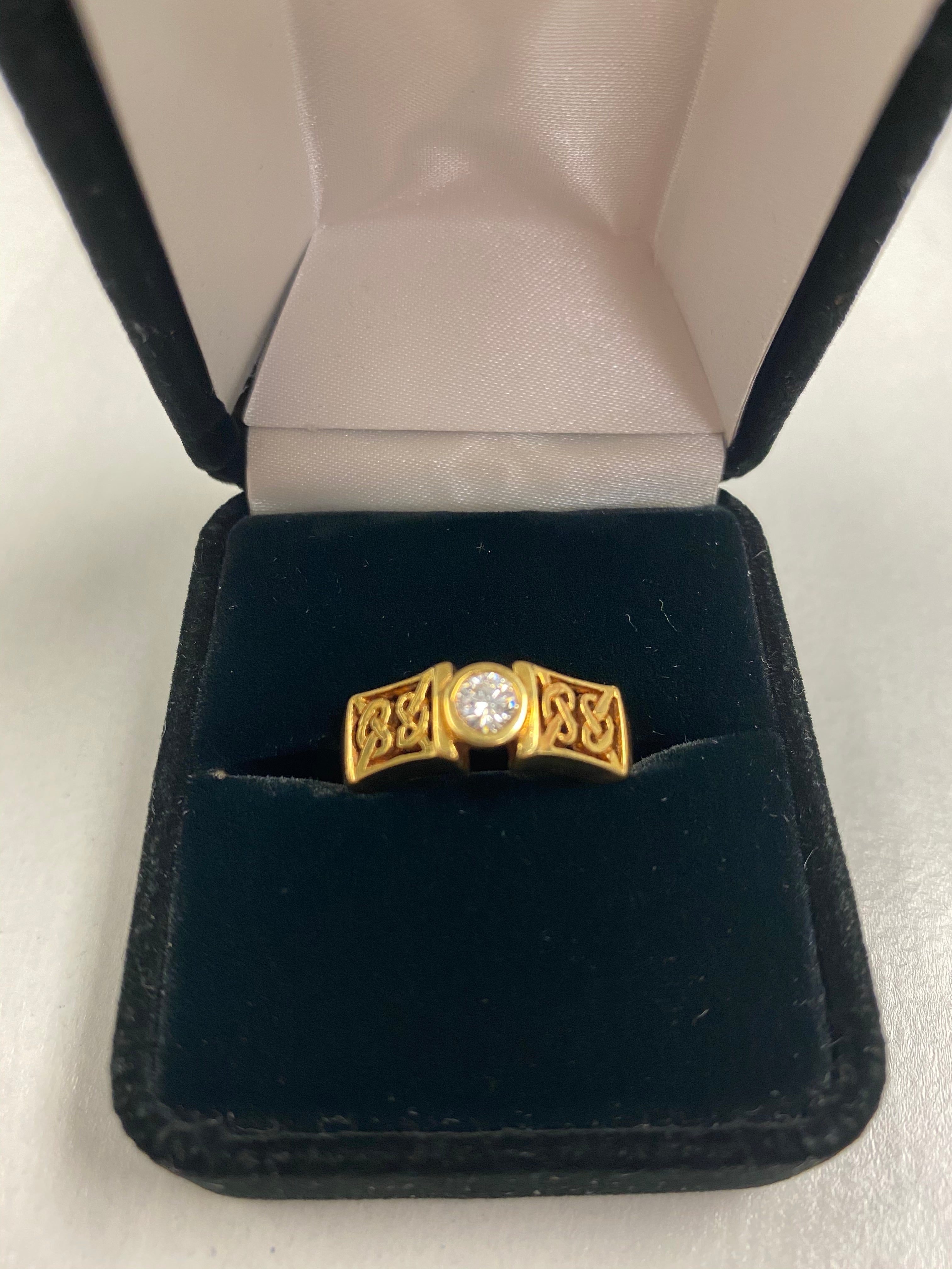 18K Gold Celtic Ring with Real Diamond
