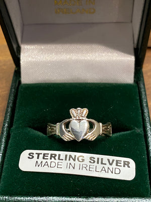 Facet 342R silver claddagh with trinity and braided band