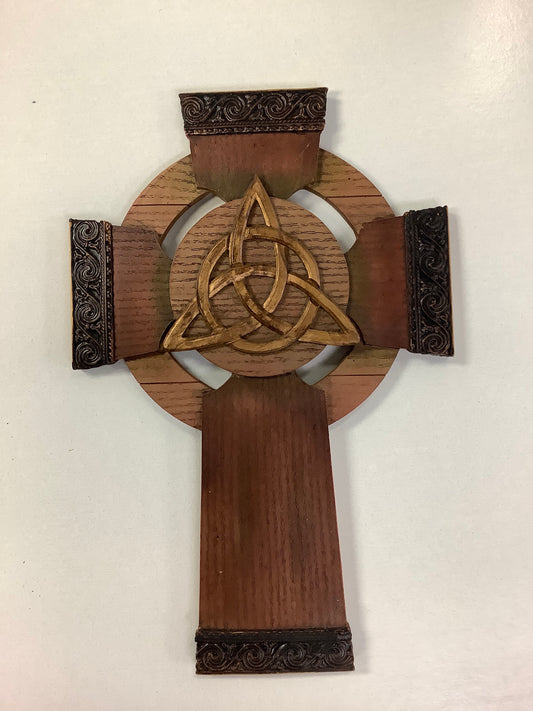 Trinity knot wall cross