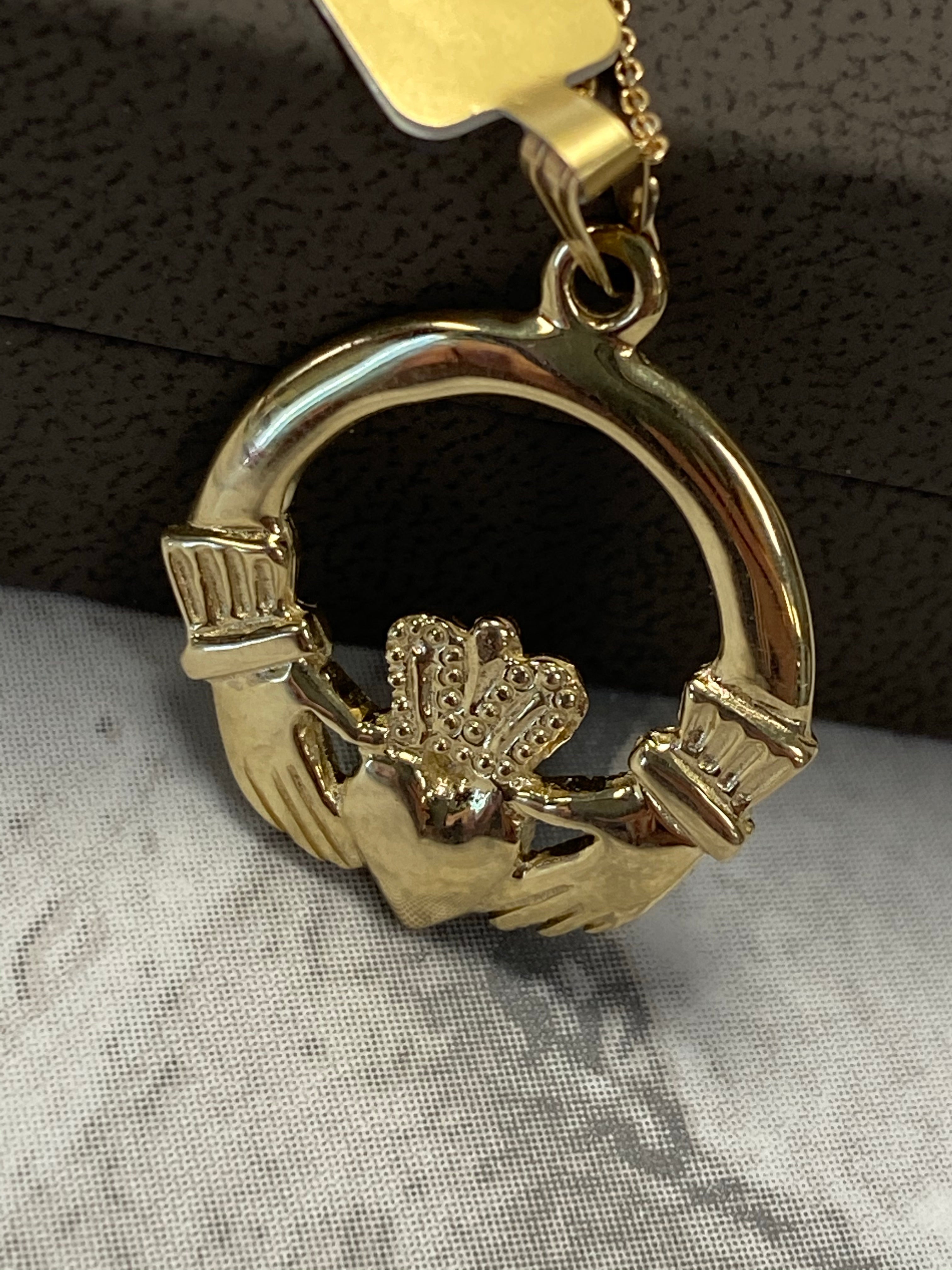 10k Claddagh pendant (large) 10C484