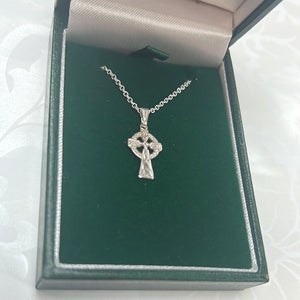 Sterling silver small Celtic cross S MA56