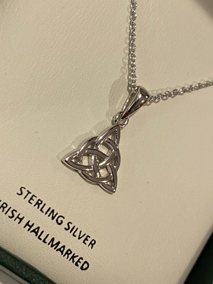 Sterling silver trinity pendant A1058