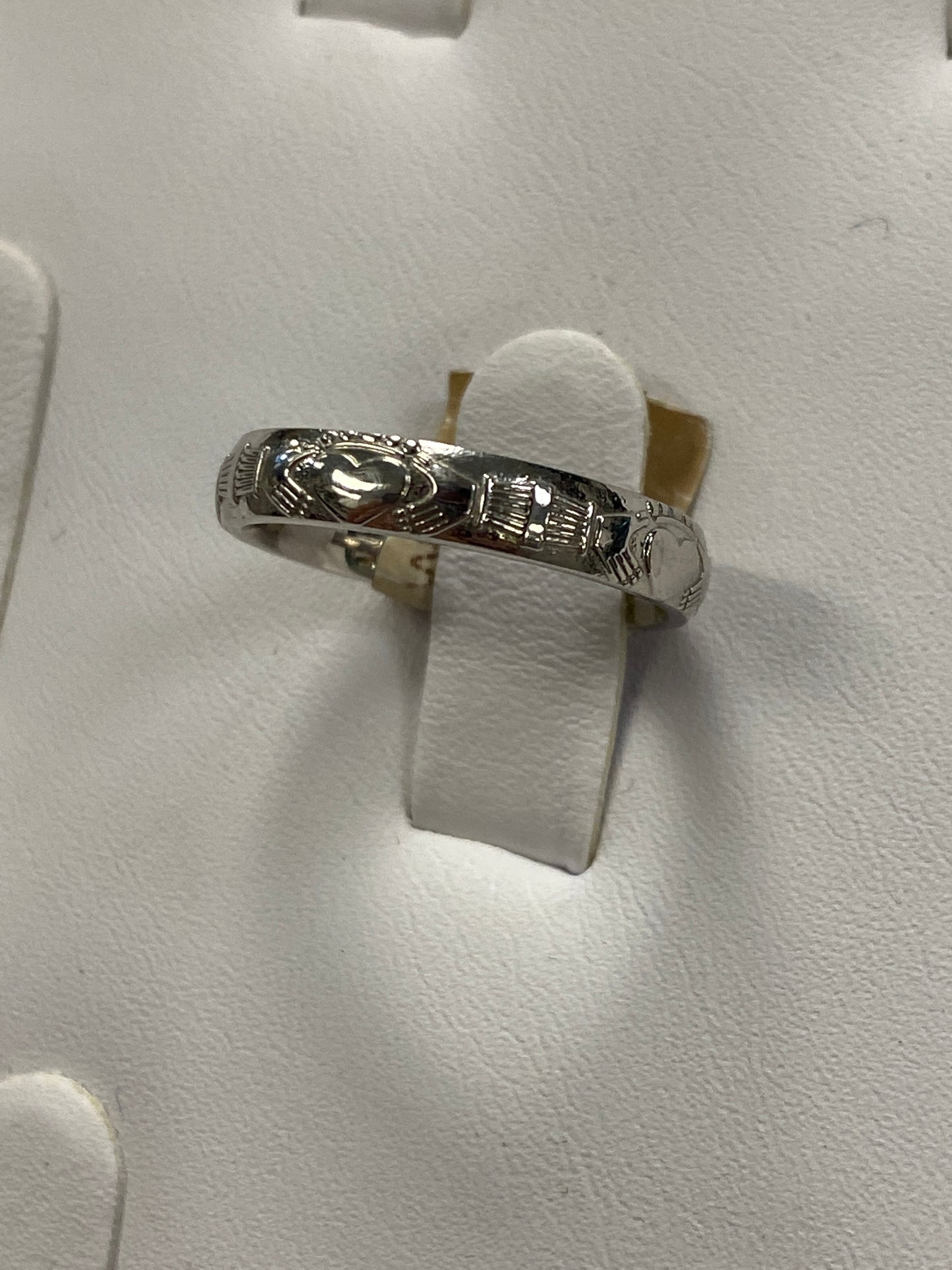 14k white gold thin claddagh band