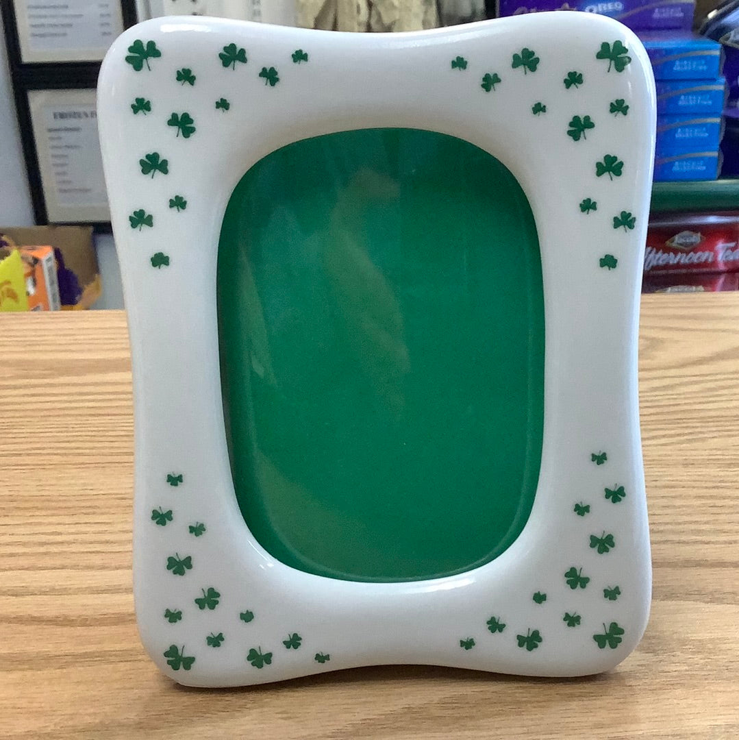 Shamrock frame