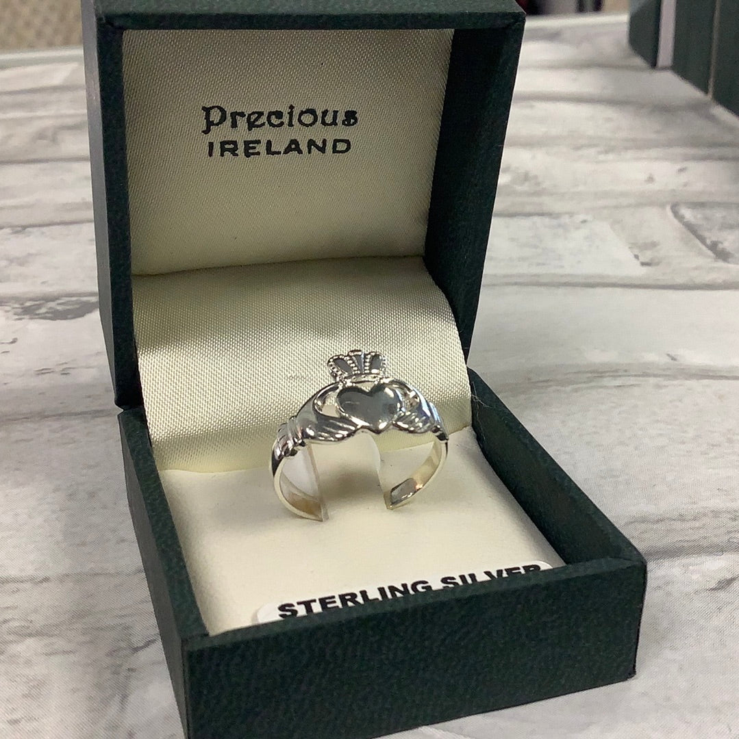 Sterling silver traditional Claddagh 703