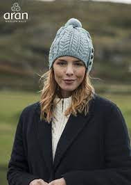 Aran button merino hat with Pom Pom B596 mer. Mist