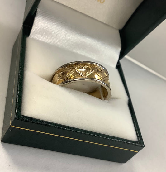 14K Gents two tone two heart Celtic band size 10.5 #31