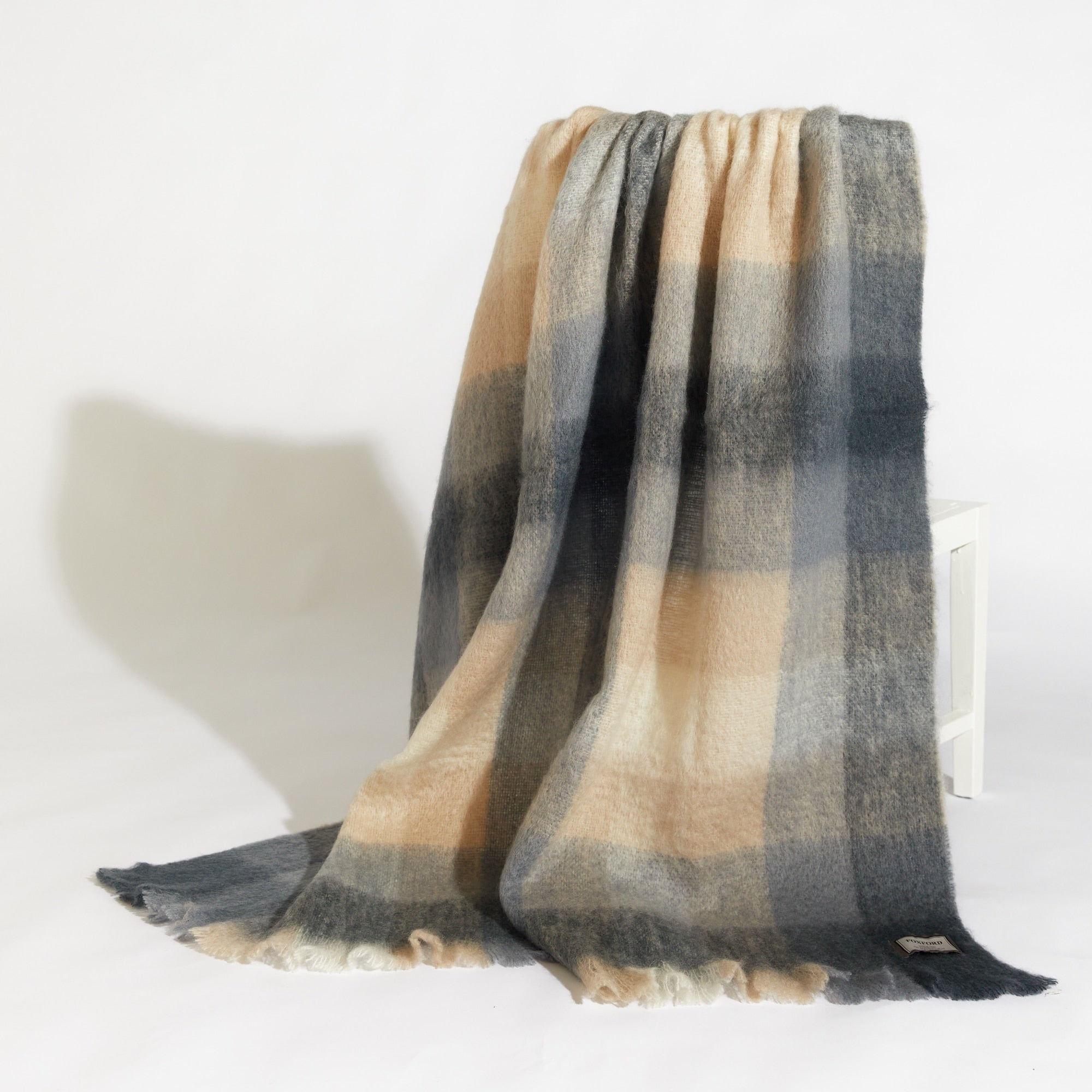 The Classic Check Mohair 4116/H8