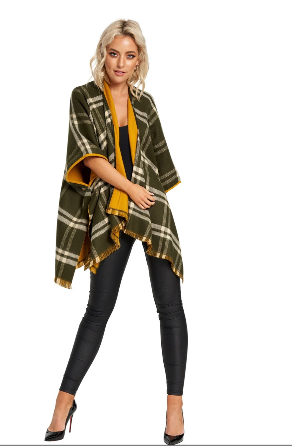 Reversible Shawl in Plaid with Cuff Detail 622971