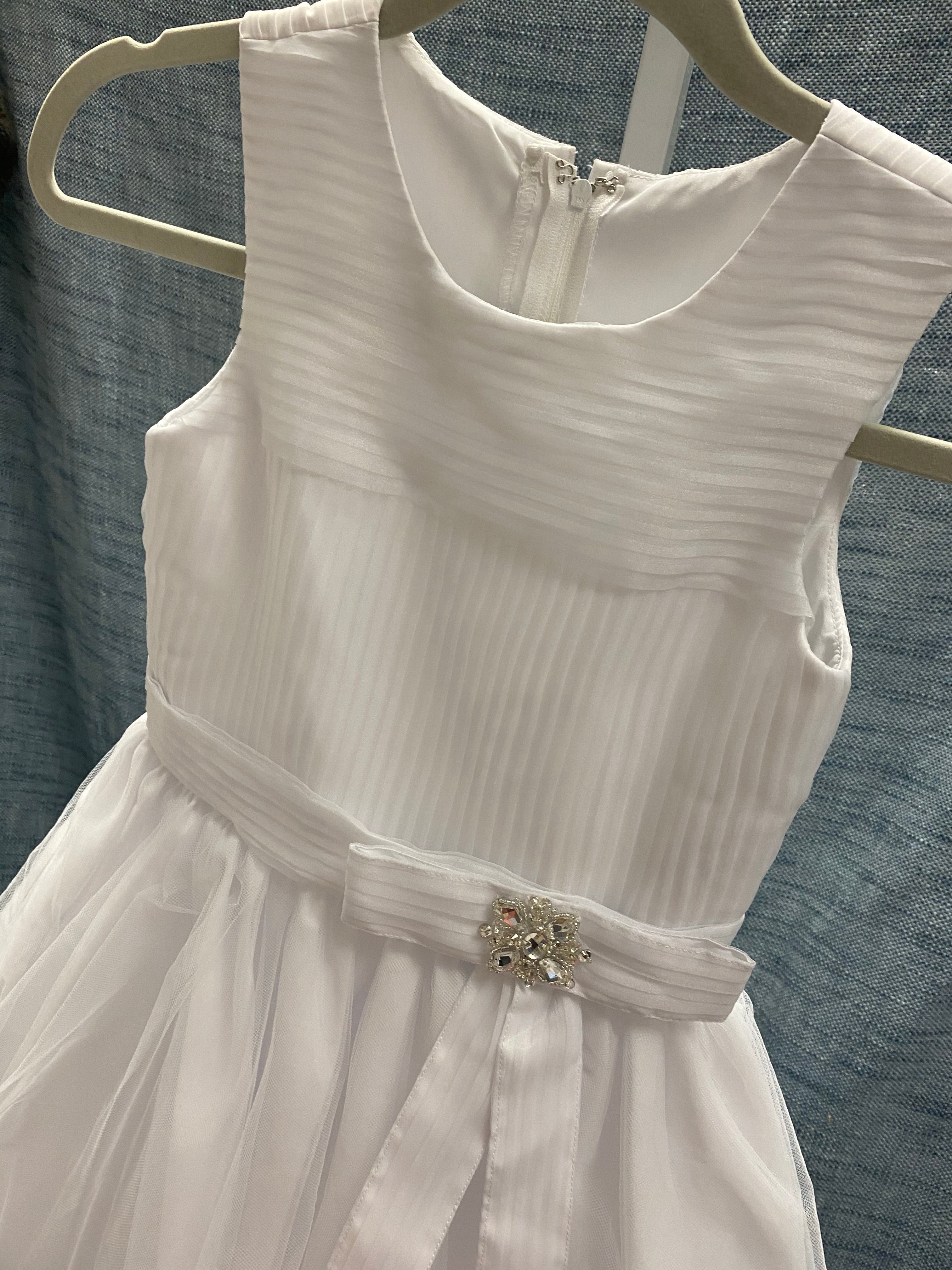 Size 8 white dress #482T