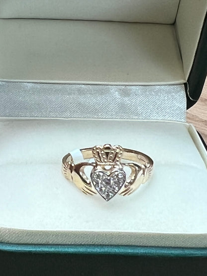 14K Gold Diamond set heart 363y