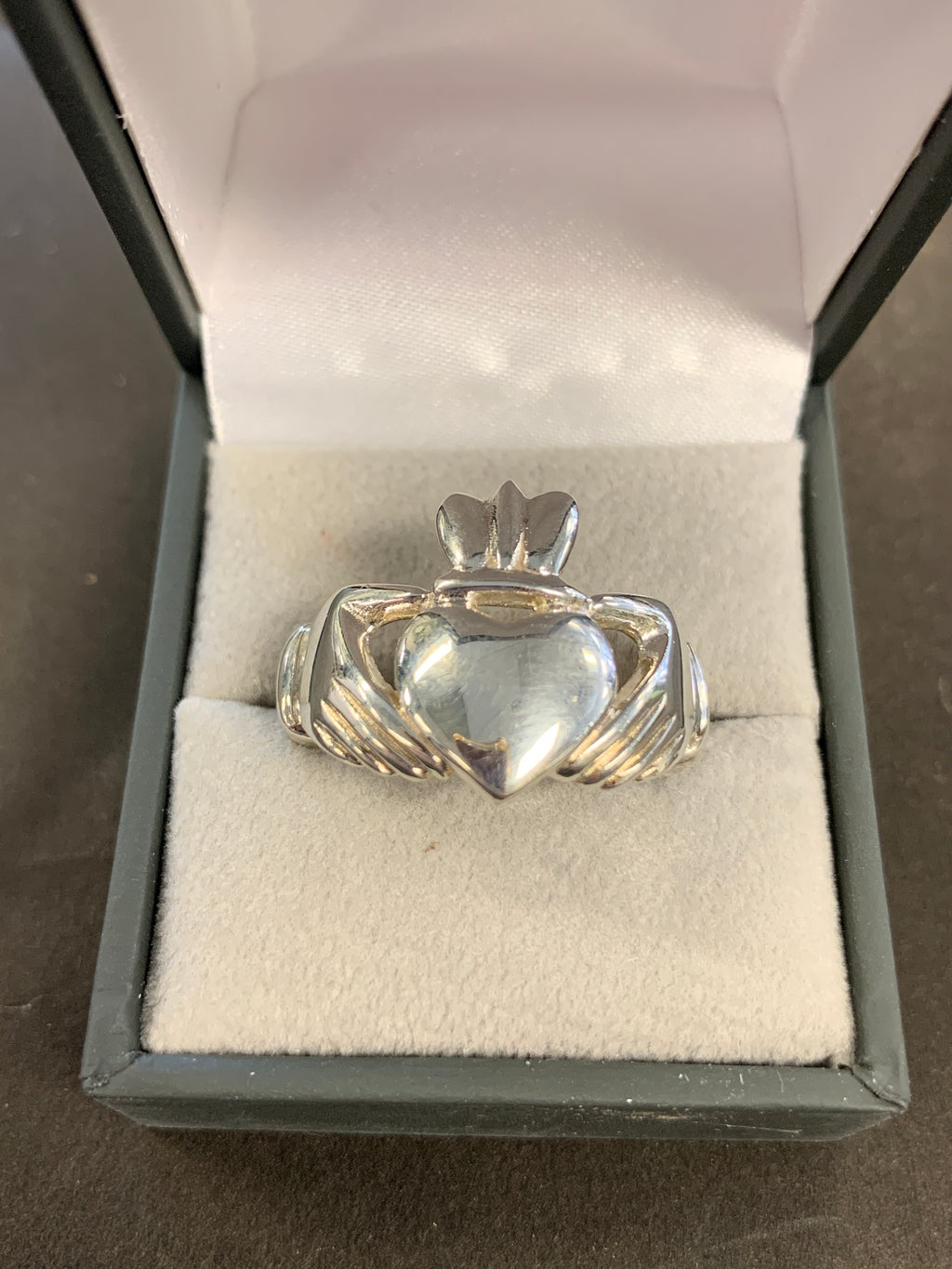 Silver large mens Claddagh ring