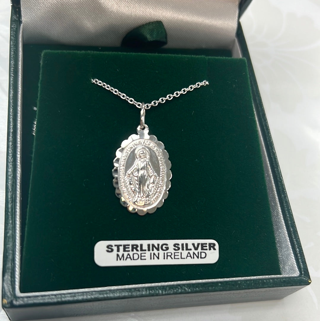 Sterling Silver miraculous medal scalloped edges medium size S EDB23