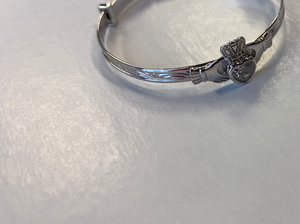 Sterling silver Claddagh Bangle with stone S BA32