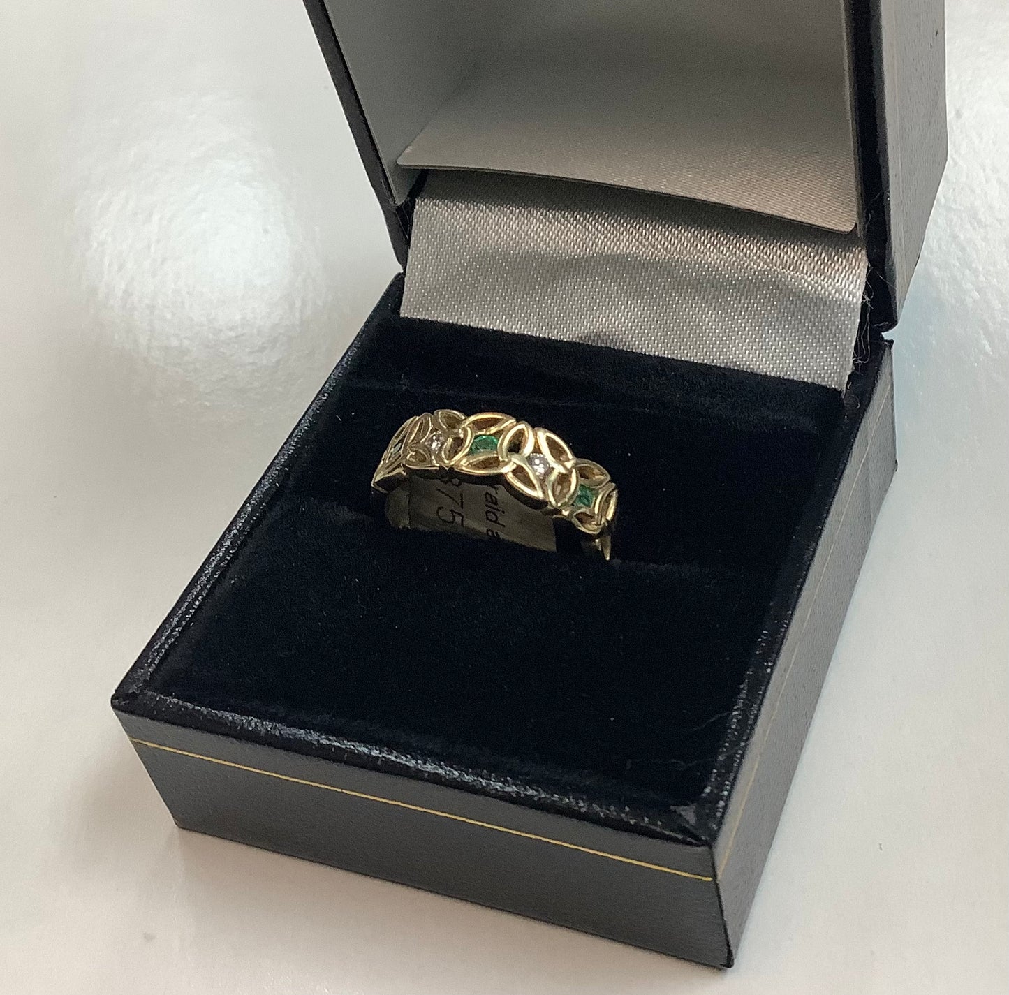 14K Trinity ring with diamonds and emerald Size 6